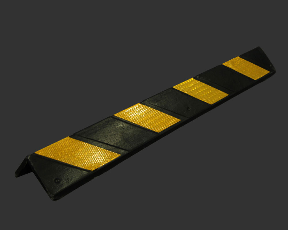 Esquinero en caucho Esquinero en caucho - Imagen 1